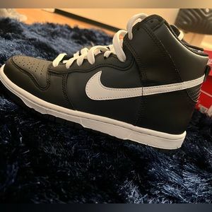 Nike dunk hi GS black and white size 5